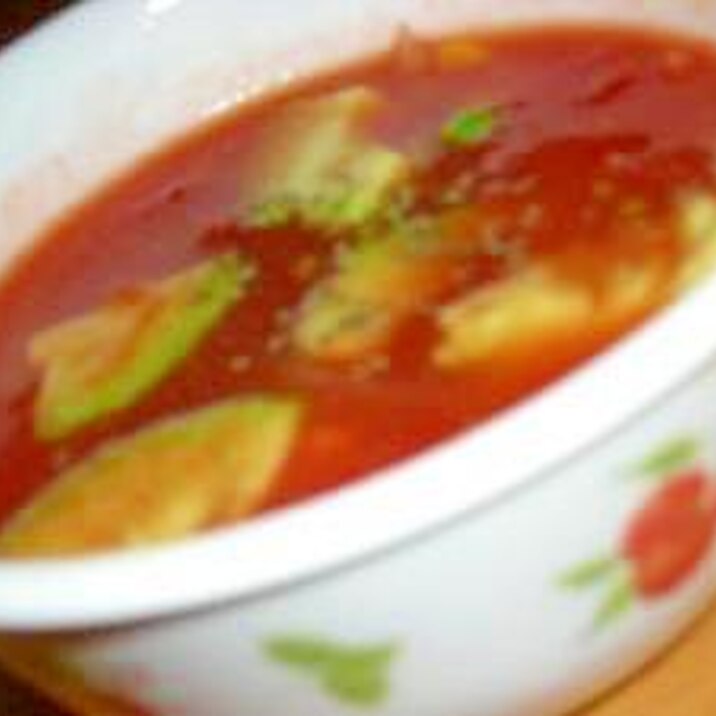 アボガドのトマトスープ
